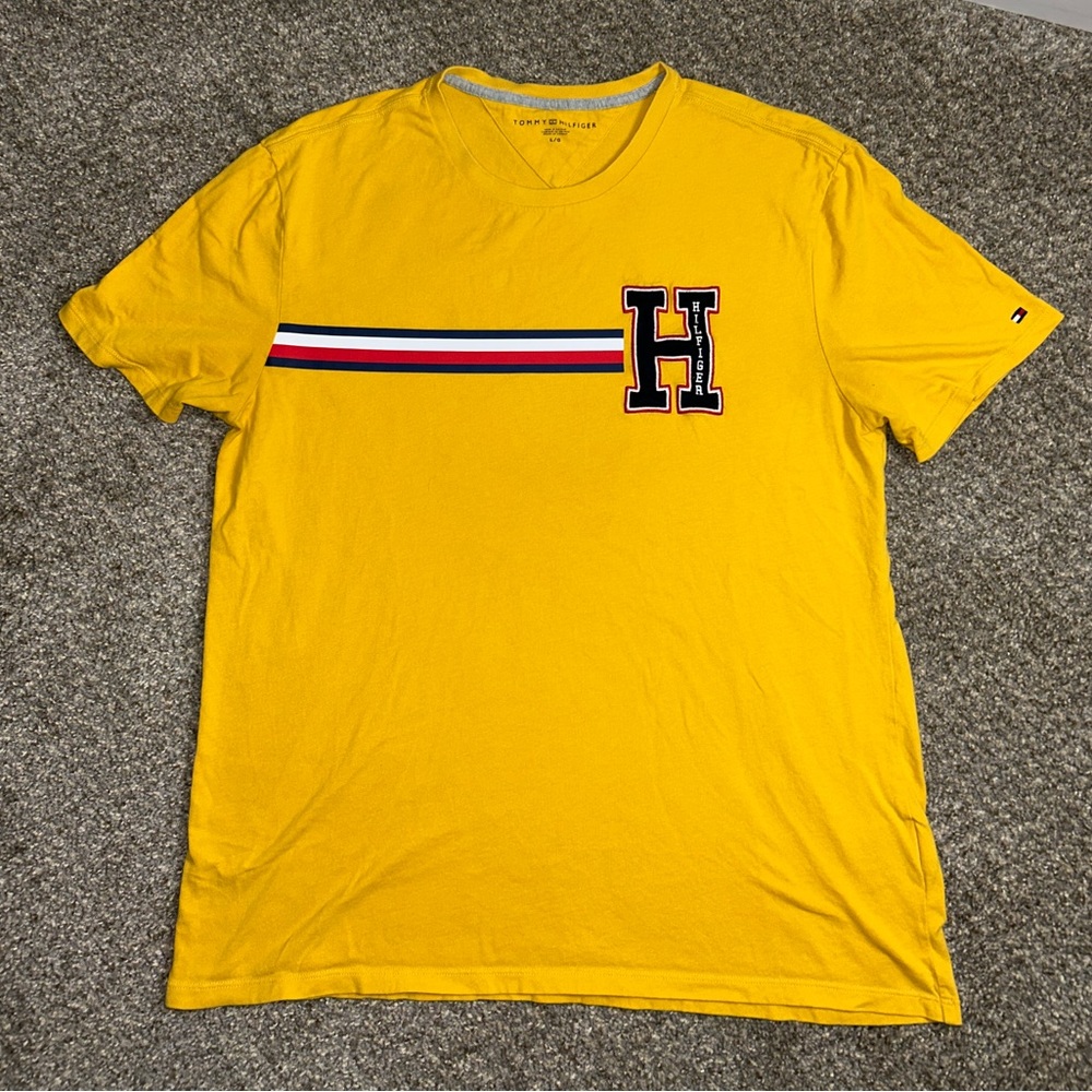 Tommy Hilfiger short sleeve yellow tee shirt size large